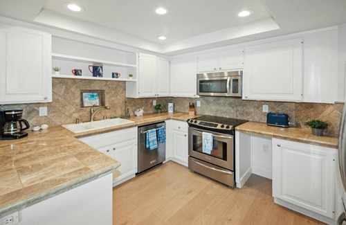 Coronado Cays Condo | Charming Coronado Condo with Pool and jacuzzi, Walk to beach!