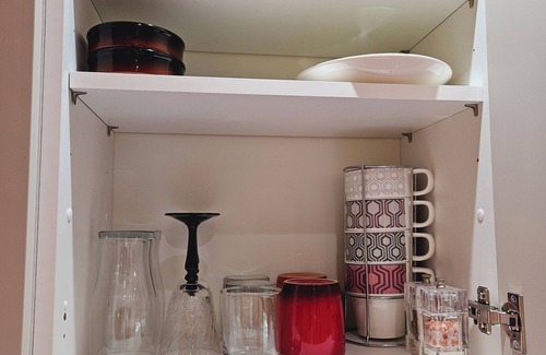 Hove Cabin | Charming & Cosy Self Contained Log Cabin, Private Entrance & Free on St Parking