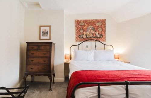 Dursley Apartment | Charming Cotswolds Retreat in the Heart of Dursley