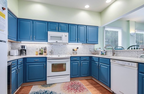 Flora's Bluff House | Charming cottage nestled high on the dune ridge w/both clubs!