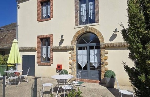 Mareil-le-Guyon Cottage | Charming cottage in renovated farmhouse near nature
