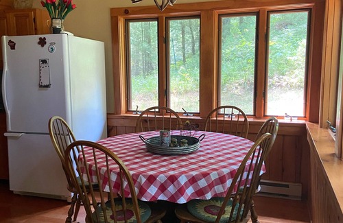 Spooner House | Charming Cottage Big McKenzie Lake