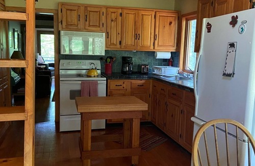 Spooner House | Charming Cottage Big McKenzie Lake