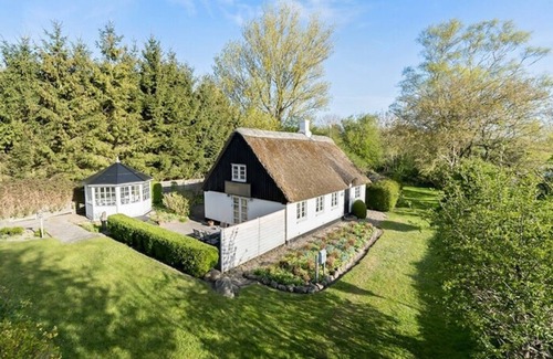 Samsø Cottage | Charming cottage from 1877 - a cozy oasis!