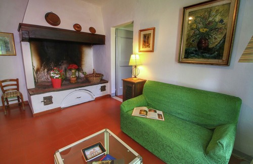 Petrognano House | Charming cottage in a wing of an old vineyard on an estate