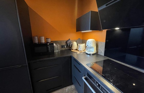 Avoine Cottage | Charming Cottage in Avoine with Private Spa and Garden