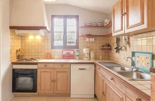 Crossac Cottage | Charming Cottage in Countryside, 25 km from Beach, Wi-Fi, Baby Gear, Pet Friendly