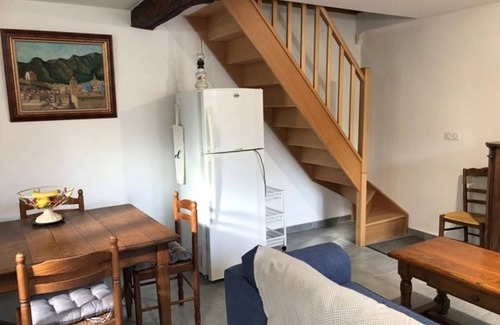 Bellenaves Cottage | Charming cottage in Bellenaves, pets allowed, parking, nature