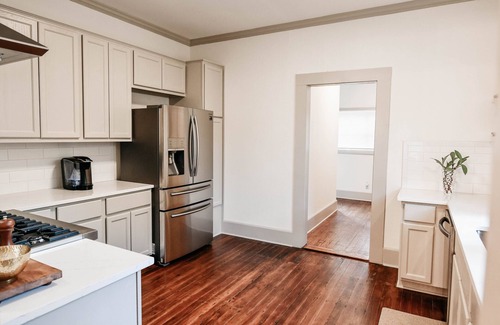 Victoria House | Charming cottage in the heart of historic downtown Victoria!