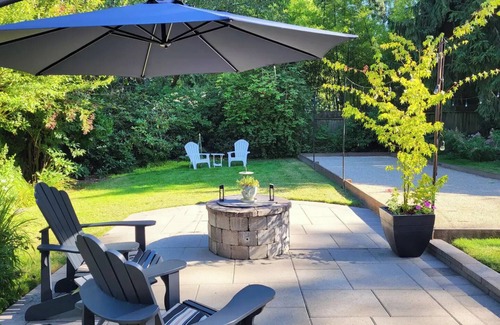 Marylhurst Cottage | Charming cottage in West Linn - A/C, Free Parking Washer/Dryer, Workspace, Wifi!