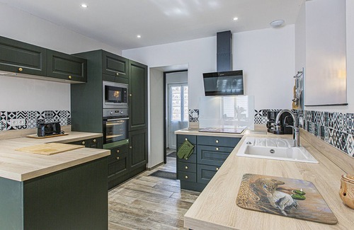 Cheverny Cottage | Charming Cottage Near Cheverny Castle - Modern, Spacious, and Quiet with Private Garden