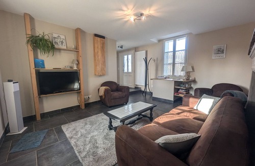 Frampas Cottage | Charming Cottage near Lac du Der: Garden, Garage, and Central Heating