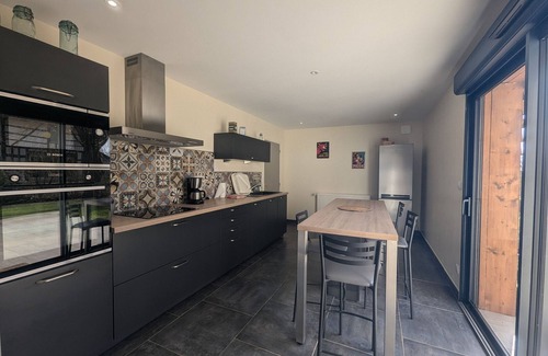 Frampas Cottage | Charming Cottage near Lac du Der: Garden, Garage, and Central Heating