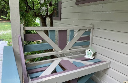 Brimfield Cottage | Charming cottage on private lake