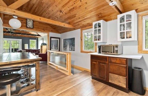 Lunenburg County Cottage | Charming Cottage on the Lake - Family and Pet Friendly