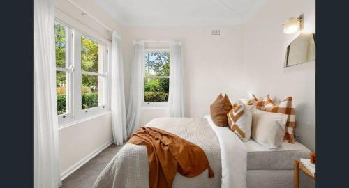 Braddon House | Charming Cottage Walk to City and Eat Street