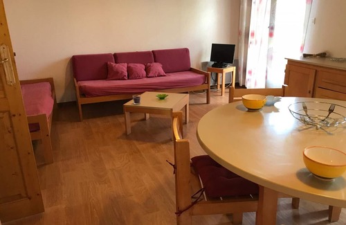 La Chabanne Cottage | Charming Cottage with Garden, Near Skiing and Outdoor Activities