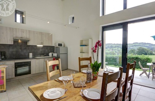 Saint-Heand Cottage | Charming Cottage with Wood Stove and Garden in Saint-Héand