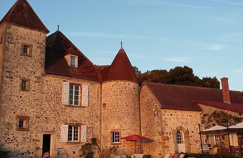 Le Brethon Cottage | Charming Cottage with Pool and Garden in Tronçais Forest