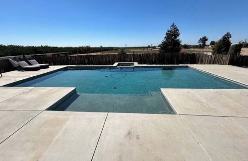 Peters Cottage | Charming cottage with WiFi and AC on a Ranch setting in Oakdale