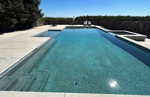 Peters Cottage | Charming cottage with WiFi and AC on a Ranch setting in Oakdale