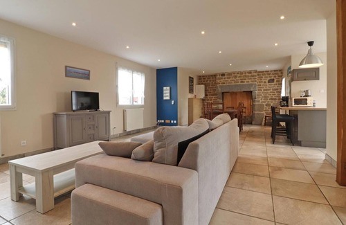 Sainte-Opportune Cottage | Charming Countryside House: Enclosed Garden, EV Charging, Nearby Nature Trails, Ideal for Families