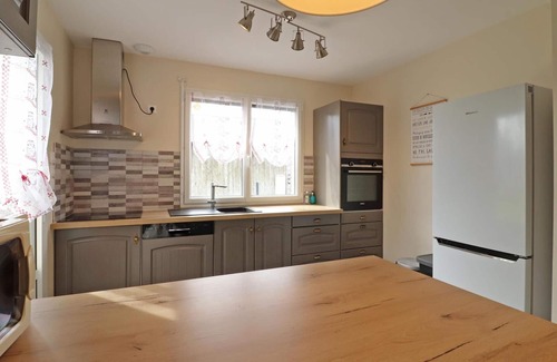 Sainte-Opportune Cottage | Charming Countryside House: Enclosed Garden, EV Charging, Nearby Nature Trails, Ideal for Families