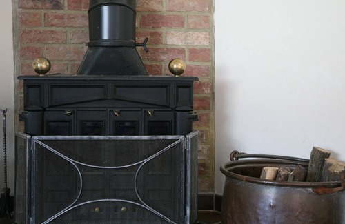 Sevry Cottage | Charming Country Cottage in Winenne with Garden