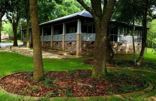 Saint Elmo House | Charming Country Cabin with Self Check In