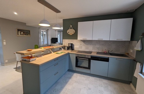 Trainou Cottage | Charming Countryside Cottage: Tranquil Farm Stay, Near Forest and Scenic Bike Routes