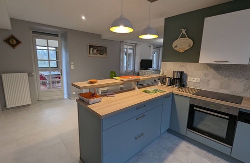 Trainou Cottage | Charming Countryside Cottage: Tranquil Farm Stay, Near Forest and Scenic Bike Routes