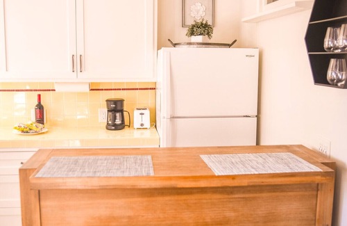 Concord House | Charming Courtyard Cottage | Private Patio | Fire Table | BBQ