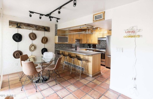 Entertainment District House | Charming Cowboy themed 2-bedroom townhome