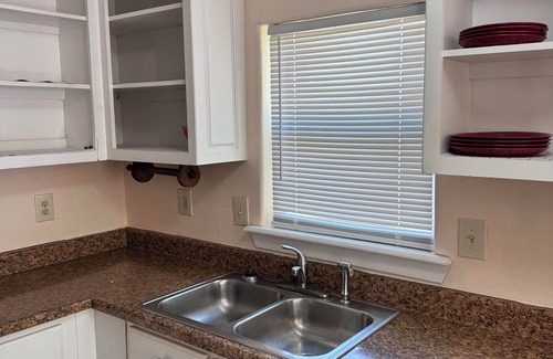 Tahlequah House | Charming Cozy 2-bedroom Riverside Home in fabulous Tahlequah with AC, WiFi