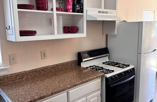 Tahlequah House | Charming Cozy 2-bedroom Riverside Home in fabulous Tahlequah with AC, WiFi