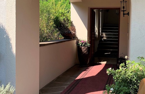 Nalles Apartment | Charming cozy apartment with mountain & forest view, only 15min. from Meran&Bozen