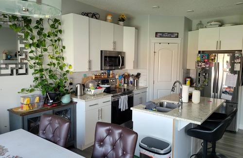 Northwest Edmonton House | Charming & Cozy Home in Rapperswill, family-friendly & close to Anthony Henday