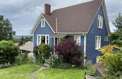 Seattle Metro Area House | Charming Craftsman home w/stunning lake and mountain views! Great for families!