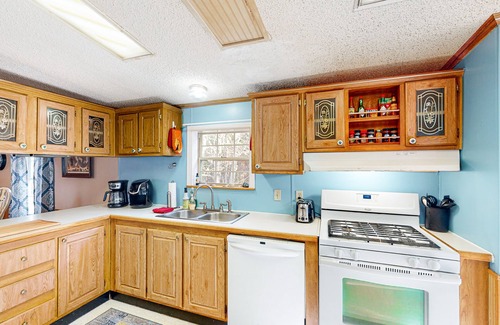 Corea House | Charming dog-friendly home with fireplace, fast WiFi, & washer/dryer