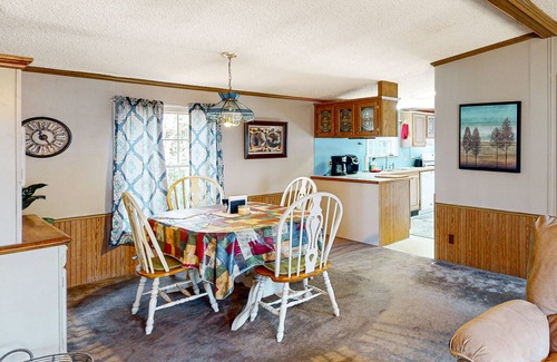 Corea House | Charming dog-friendly home with fireplace, fast WiFi, & washer/dryer