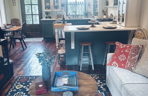 Murray Hill House | Charming Downtown Annapolis. Stroll to all the Historic District has to offer.