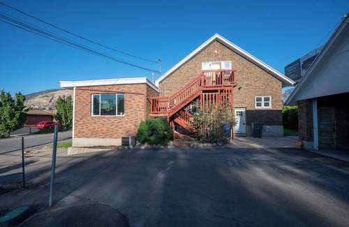 Ogden House | Charming Downtown Cottage with Modern Touches- Mountain View!