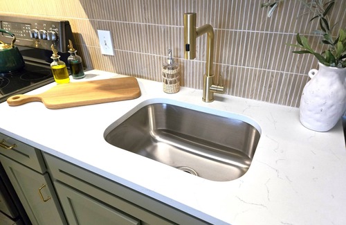 Downtown Denver Condo | CHARMING DOWNTOWN DENVER STUDIO – COMFORT, STYLE, CITY CONVENIENCE, POOL AND GYM