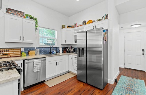 Denver Heights House | Charming Downtown SAT Retreat | Pearl & River Walk
