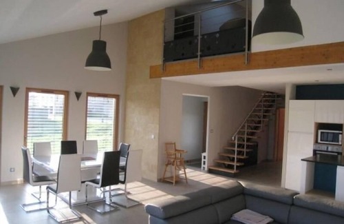 Ville-sur-Yron Cottage | Charming Eco-Friendly Retreat: Modern 3BR Home with Terrace and Large Orchard Near Parks and Activities