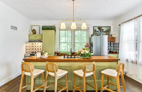 Edwardsville House | Charming Edwardsville Home Walk to Downtown!