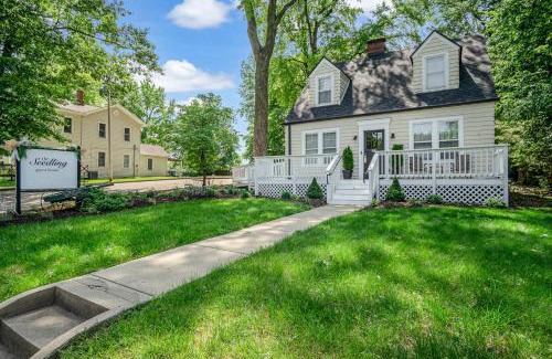 Edwardsville House | Charming Edwardsville Home Walk to Downtown!