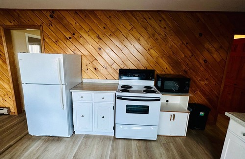 Harwich House | Charming Erie Water Front Cottage!