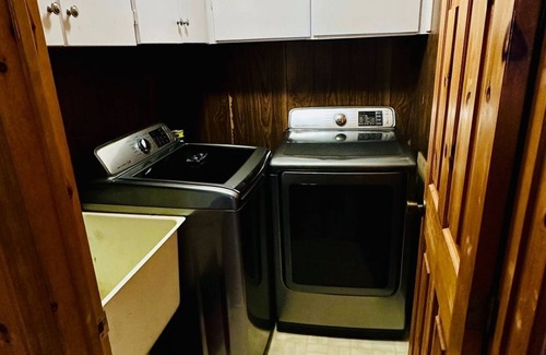 Harwich House | Charming Erie Water Front Cottage!