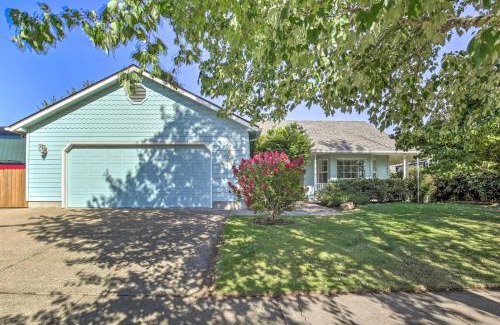 Central Oregon House | Charming Eugene Home with Fire Pit 8 Mi to UO!